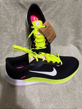 Nike men’s Air Zoom winflo 10 Running Sneakers